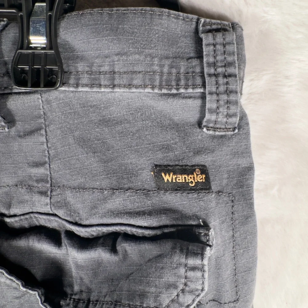 Wrangler‎ Mens Cargo Pants Gray Relaxed Fit Flat Front Size 40 x 30
